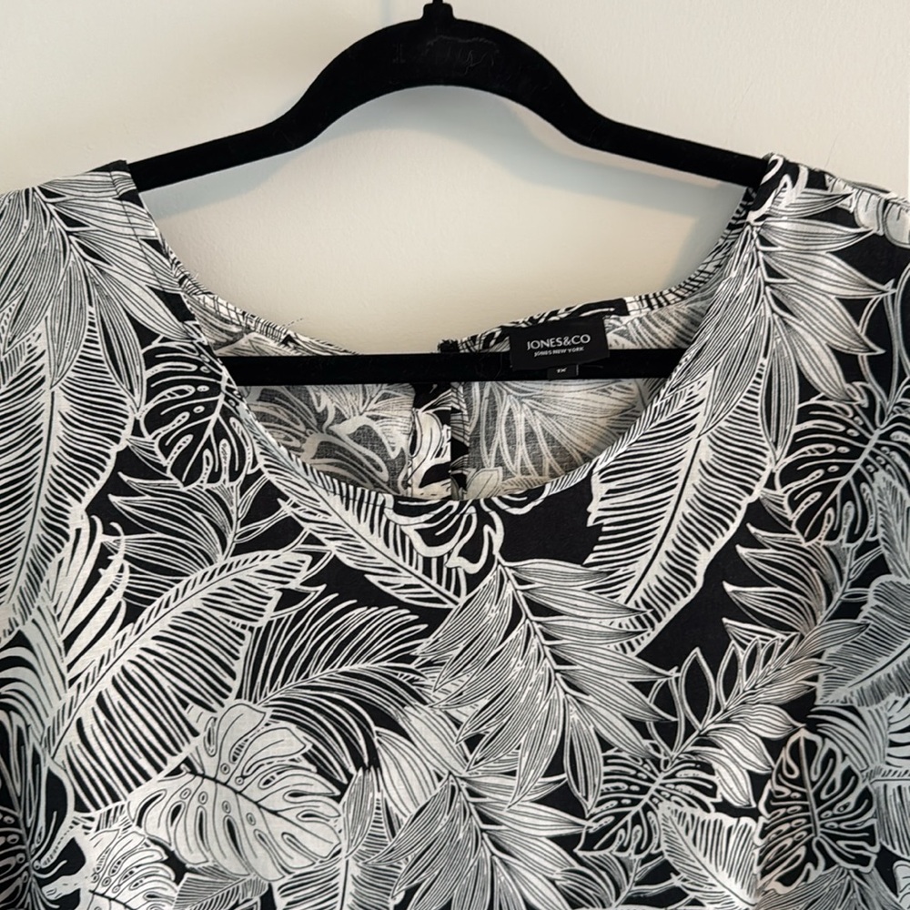 Tropical Jones & Co black and white top - Picture 2 of 10
